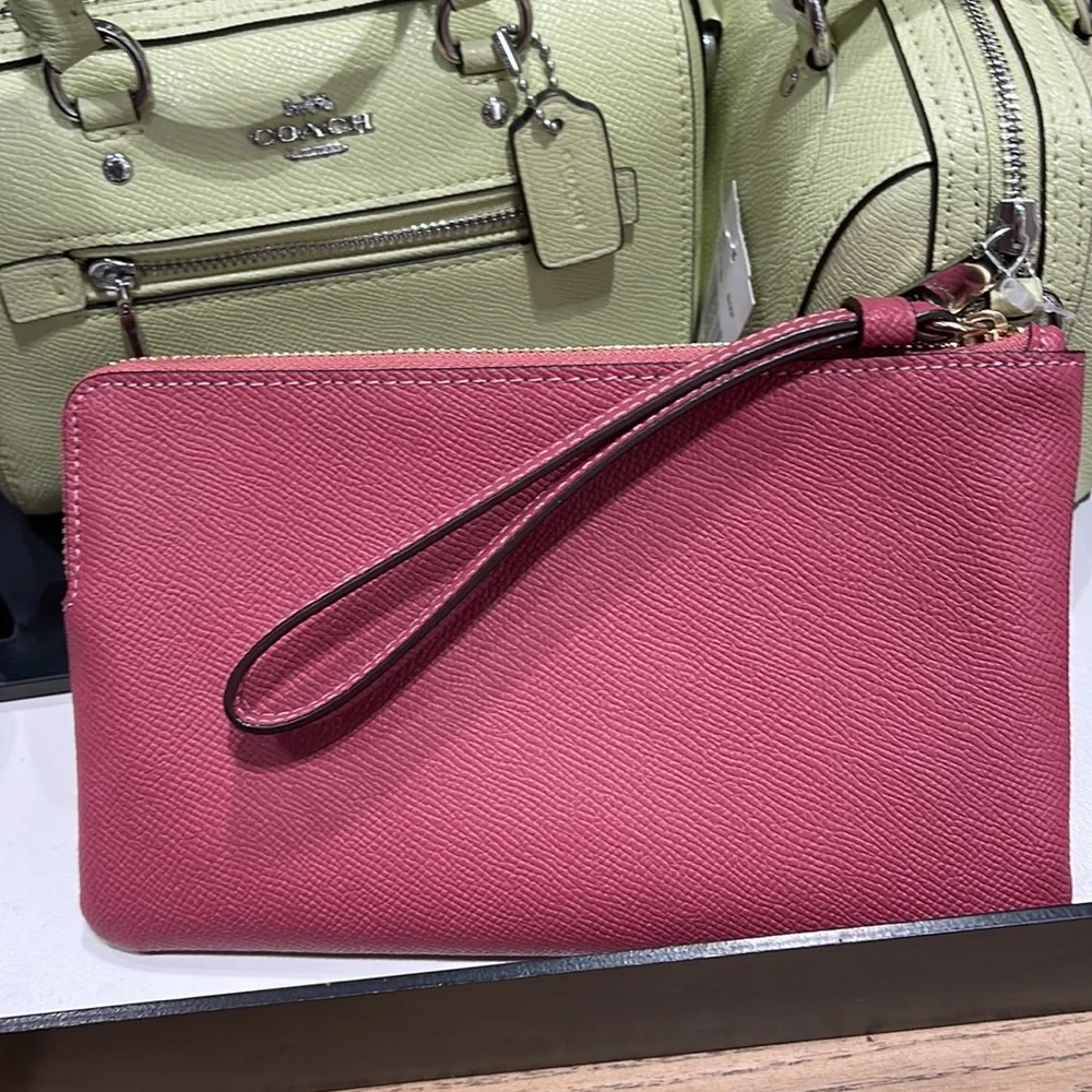 Coach Large Corner Zip Wristlet IM/Rouge